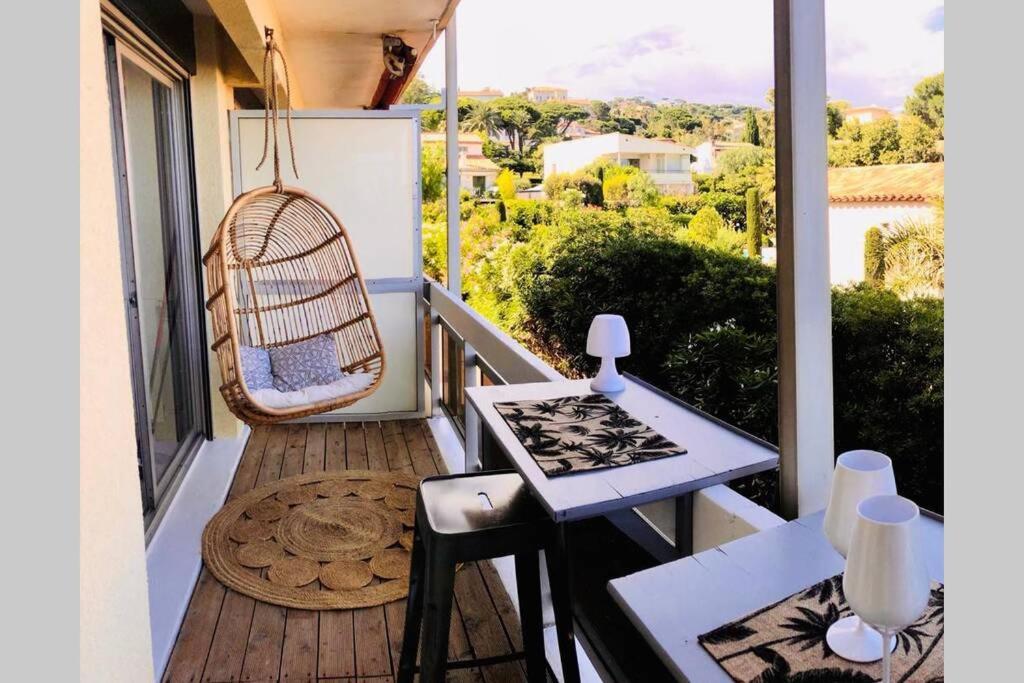 Charmant Studio Avec Terrasse Vue Mer A 50 M サント・マキシム エクステリア 写真