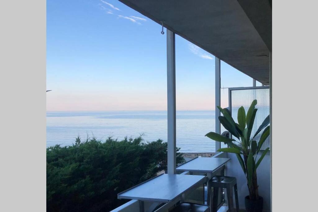 Charmant Studio Avec Terrasse Vue Mer A 50 M サント・マキシム エクステリア 写真