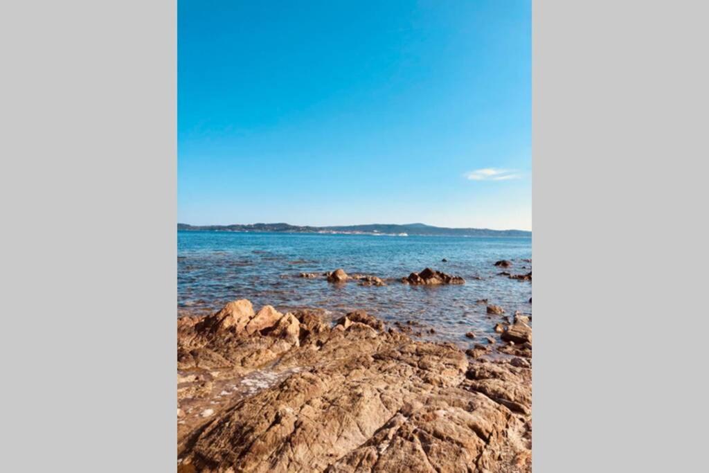 Charmant Studio Avec Terrasse Vue Mer A 50 M サント・マキシム エクステリア 写真